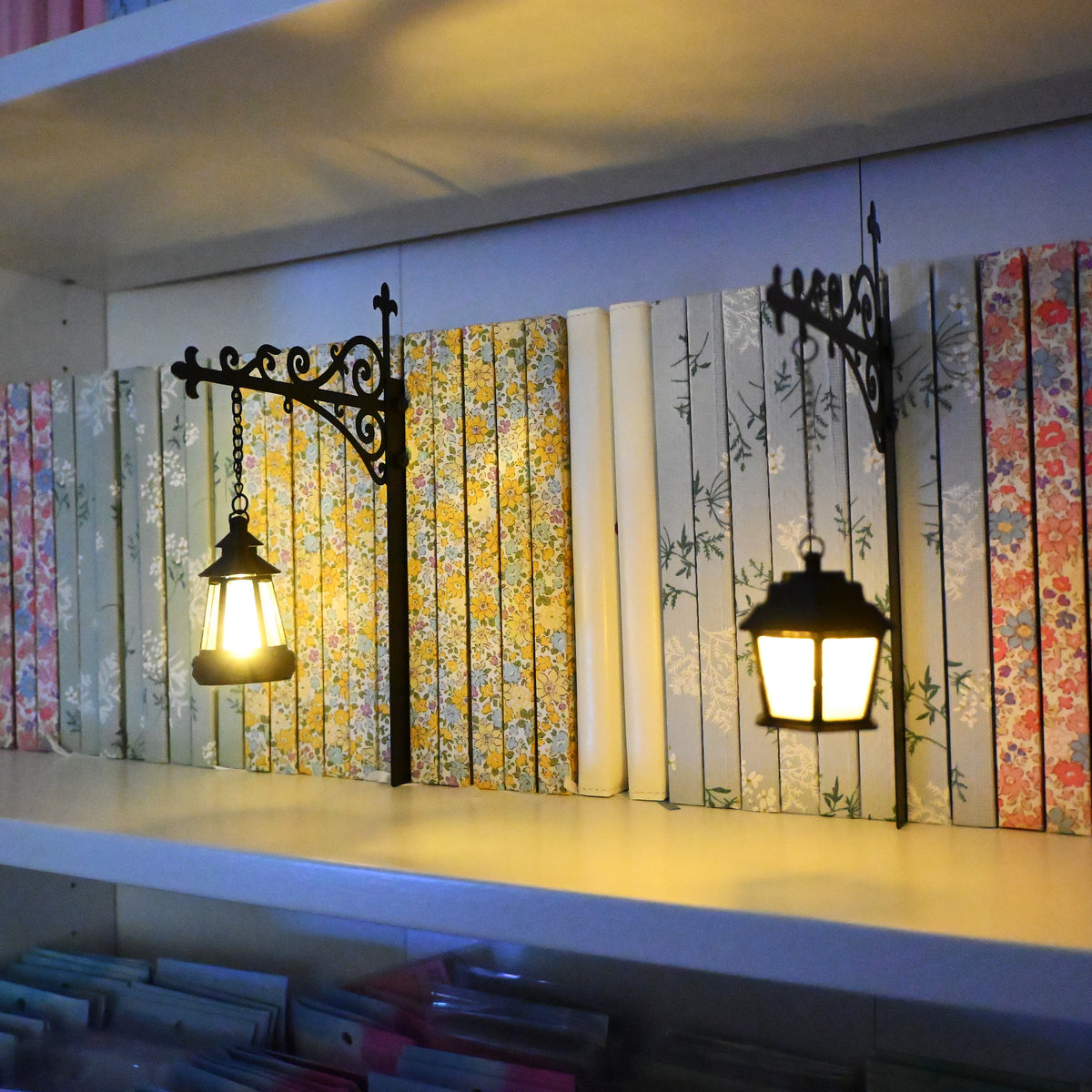 Bookshelf Lamp — Cozy Miniature LED Street Lantern for Book Lovers
